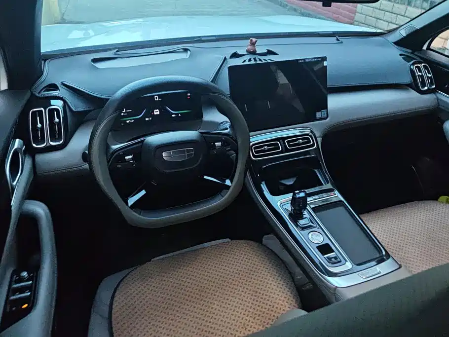 Geely Boyue L — миниатюра 11