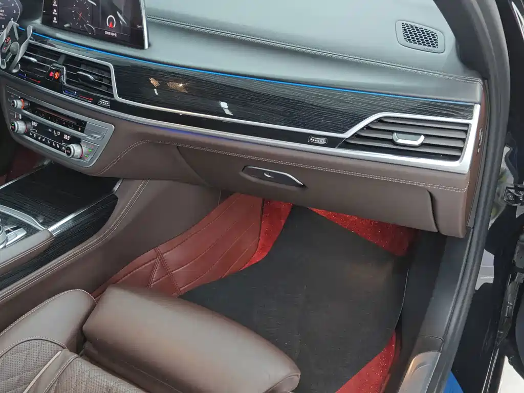 BMW 7 Series — миниатюра 14