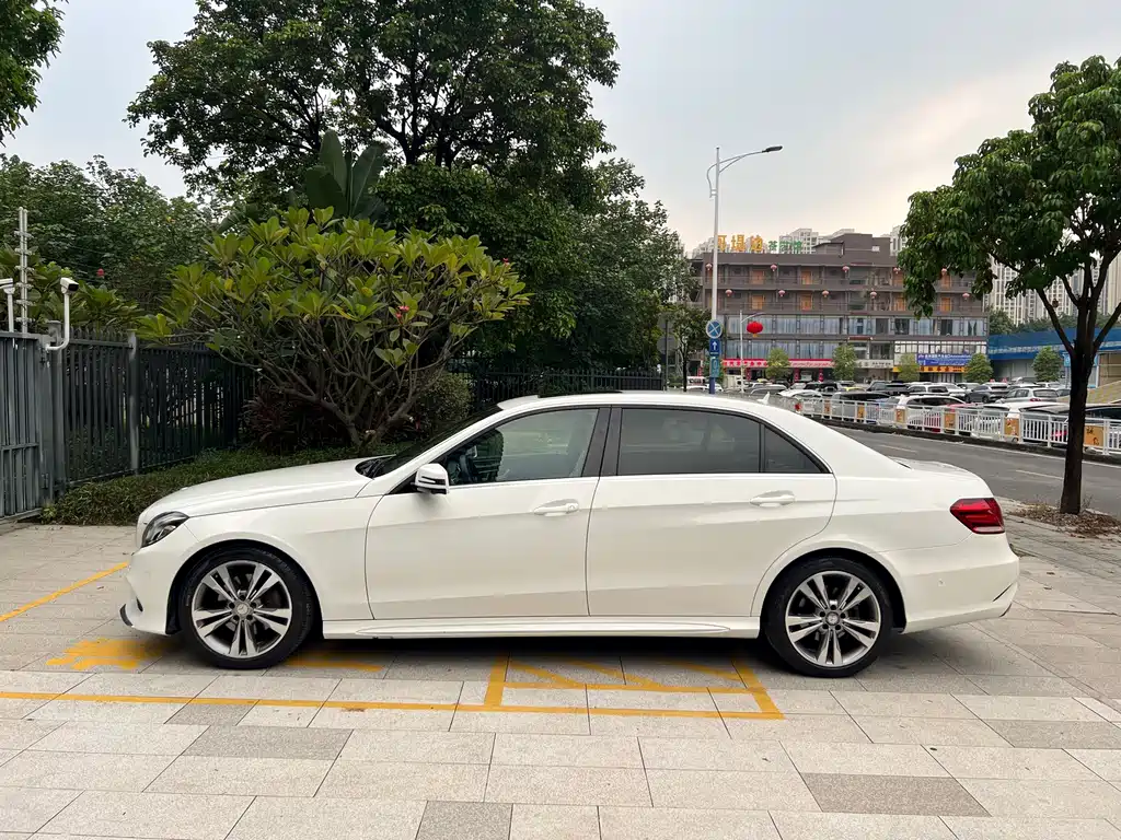 Mercedes-Benz E-Class — миниатюра 5