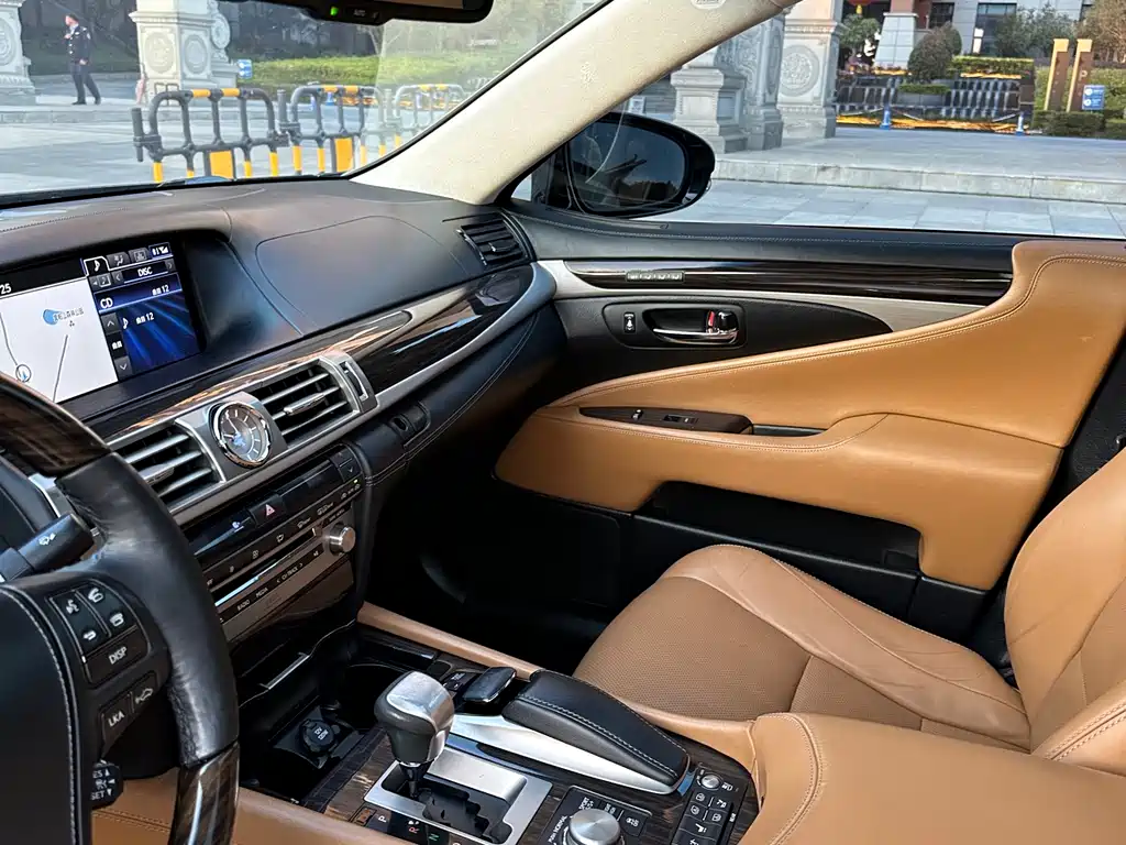 Lexus LS 2014 600hL