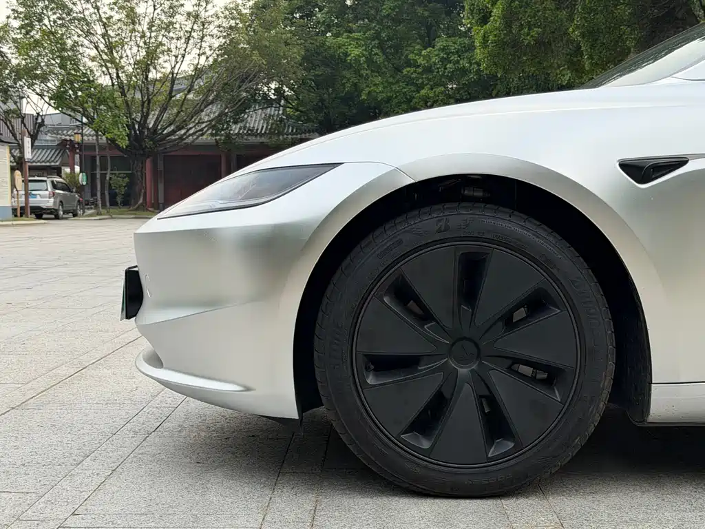 Tesla Model 3 — миниатюра 19