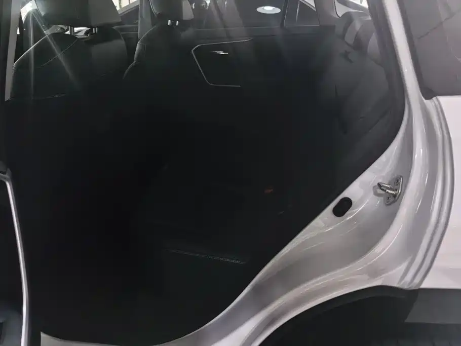Toyota RAV4 — миниатюра 11