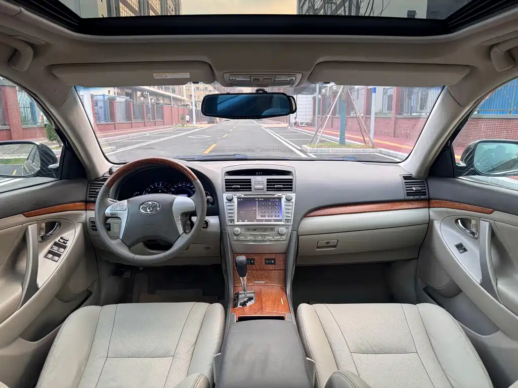 Toyota Camry — миниатюра 12