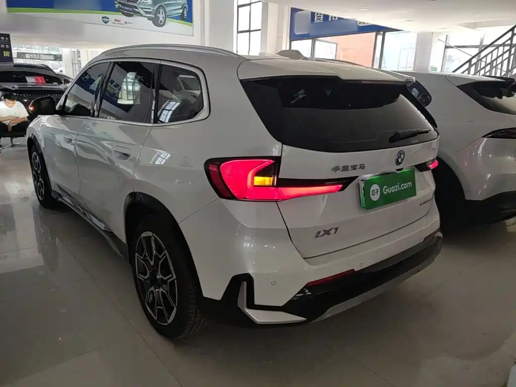 BMW iX1 — миниатюра 5