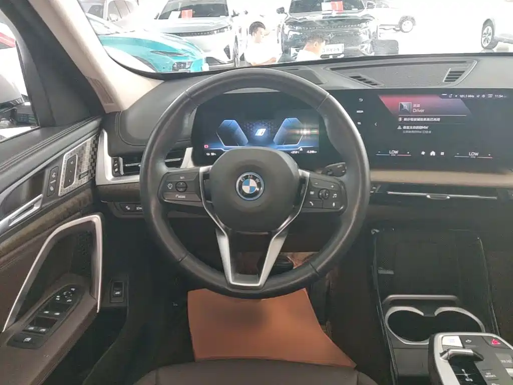 BMW iX1 — миниатюра 11