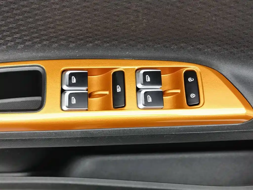 Geely Vision X1 — миниатюра 9