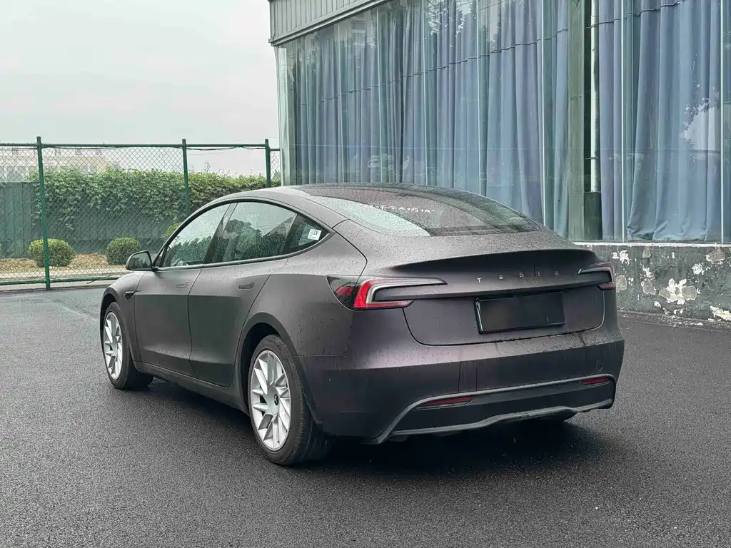 Tesla Model 3 — миниатюра 6