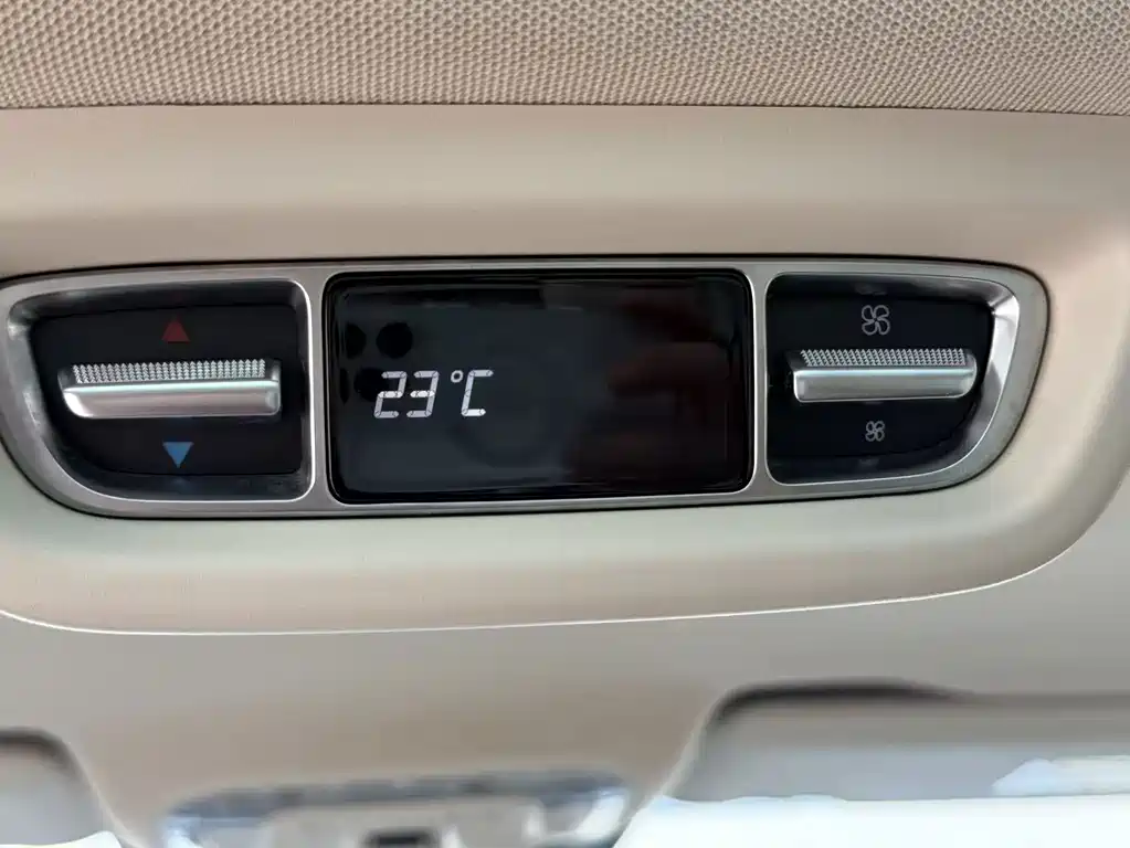 Mercedes-Benz V-Class — миниатюра 24