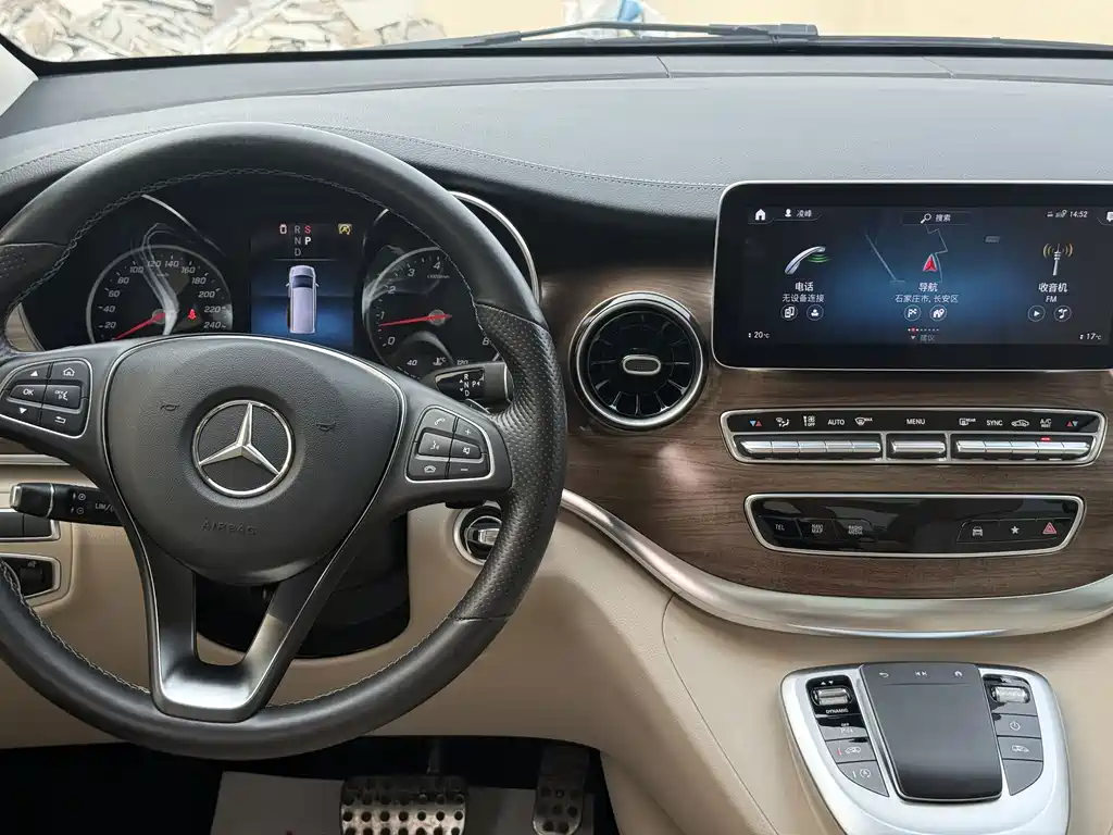 Mercedes-Benz V-Class — миниатюра 17
