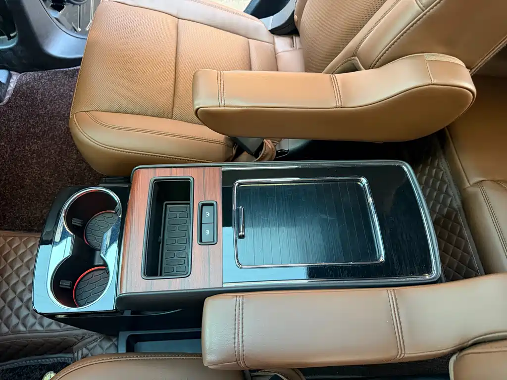 Lincoln Aviator — миниатюра 22