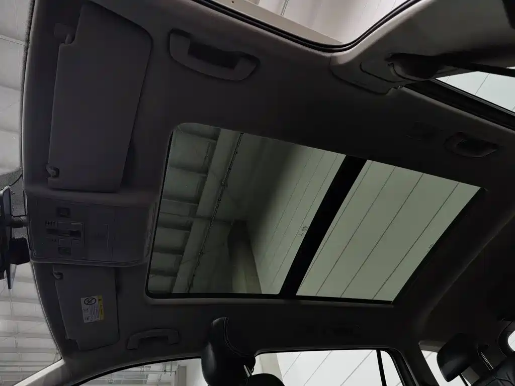 Volkswagen Tiguan L — миниатюра 14