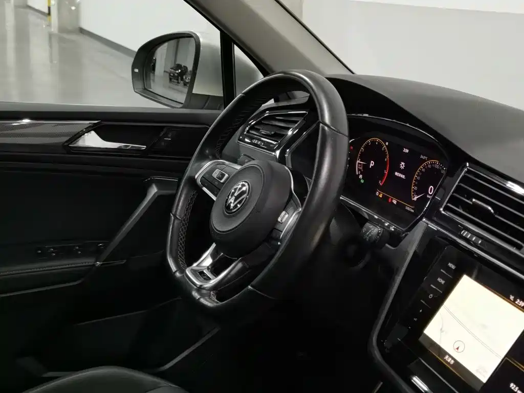 Volkswagen Tiguan L — миниатюра 22