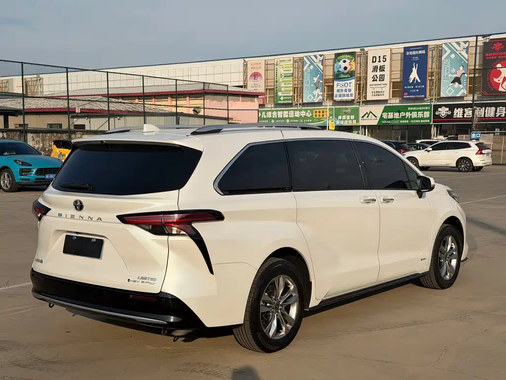 Toyota Sienna — миниатюра 6