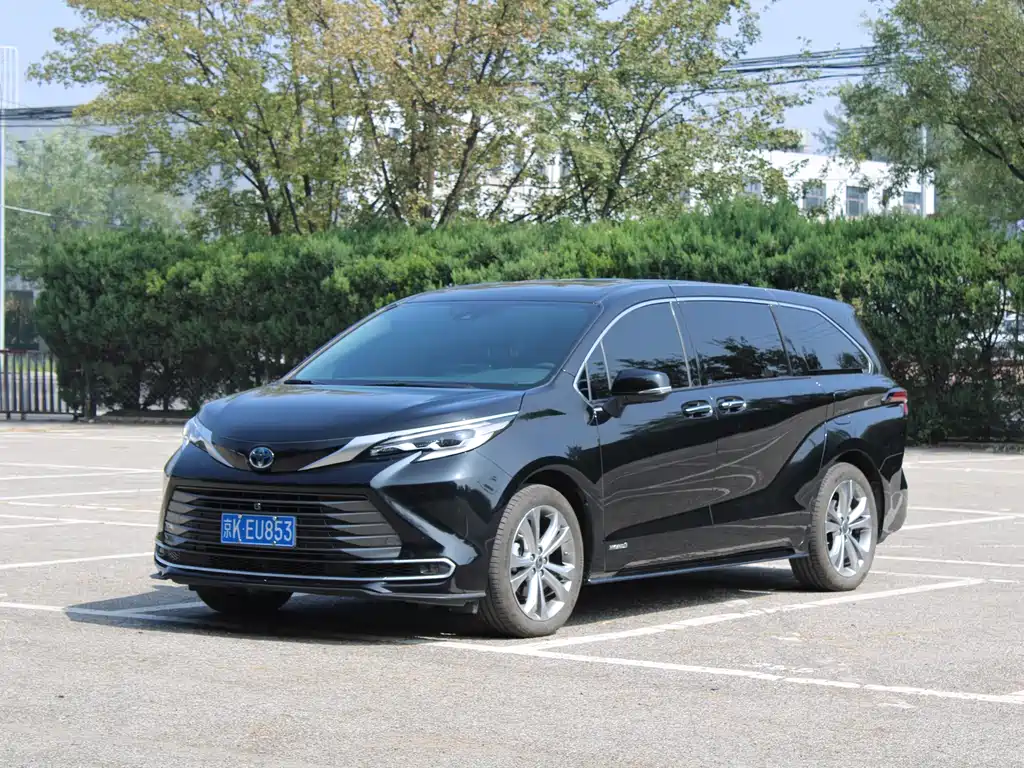 TOYOTA SIENNA