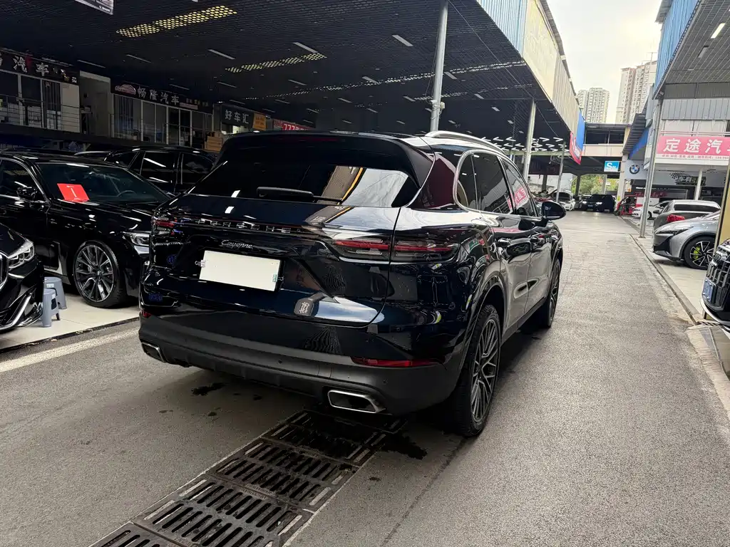 Porsche Cayenne — миниатюра 7