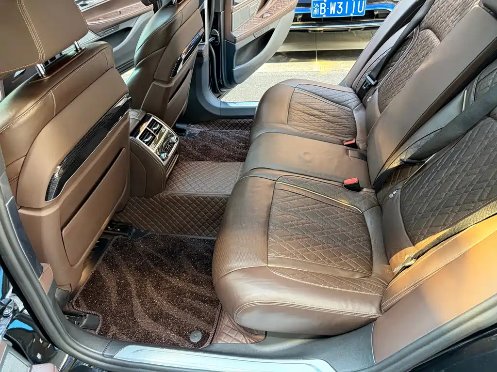 BMW 7 Series — миниатюра 16