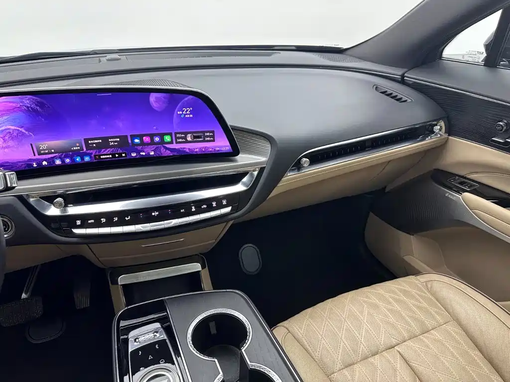 Cadillac Lyriq — миниатюра 14