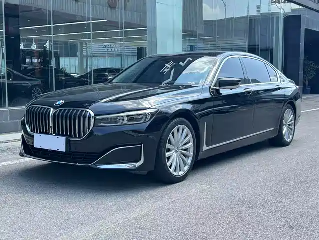 BMW 7-Series — фото 1