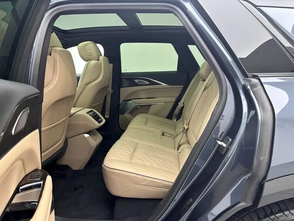 Cadillac Lyriq — миниатюра 17