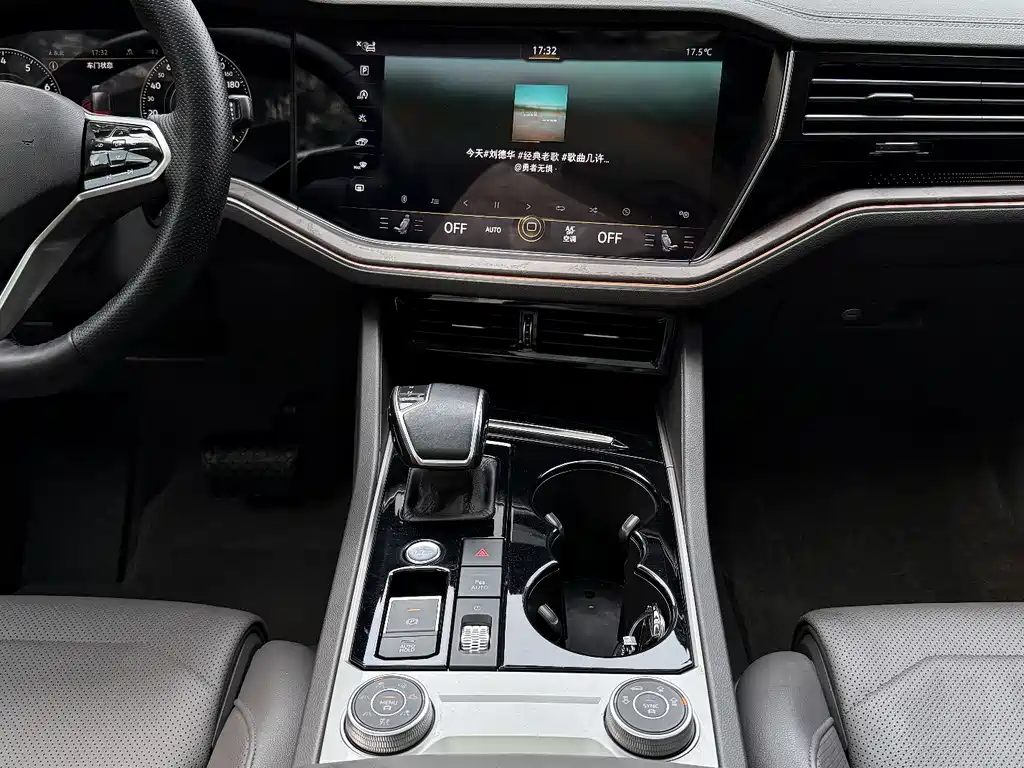 Volkswagen Touareg 2021 3.0TSI Sport