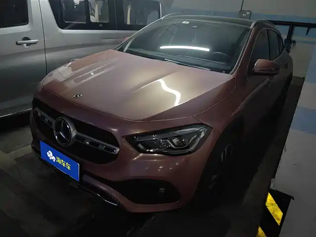 MERCEDES-BENZ GLA