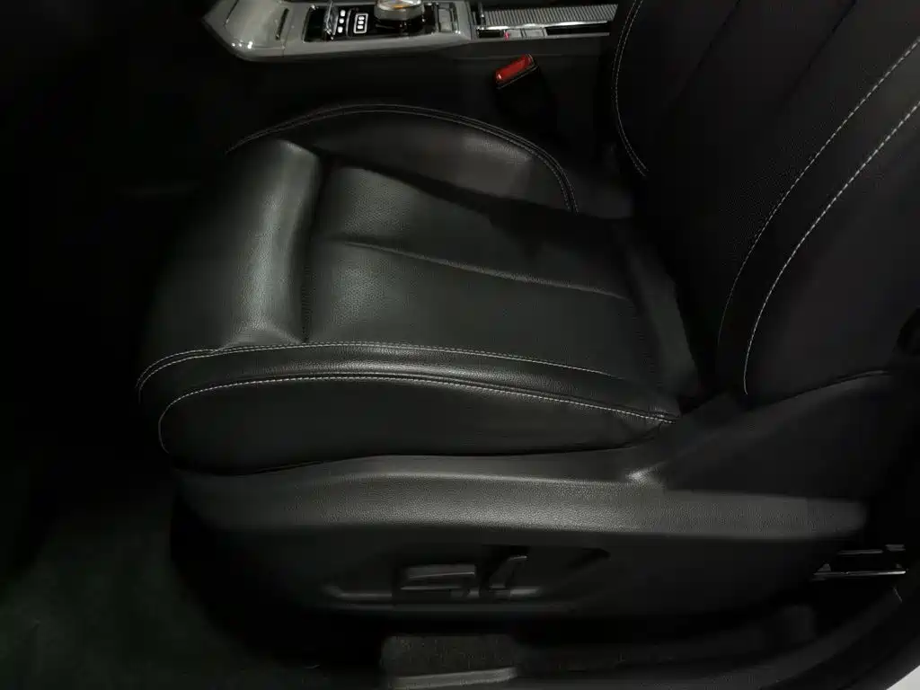 Roewe RX5 New Energy — миниатюра 20