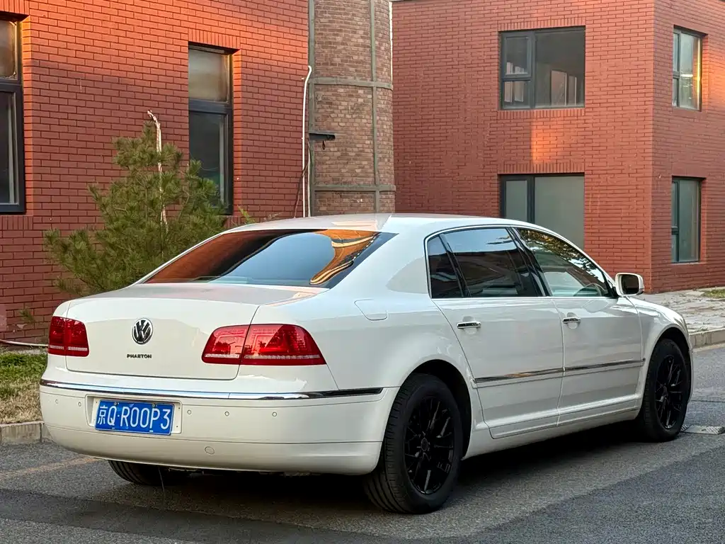 Volkswagen Phaeton — миниатюра 6