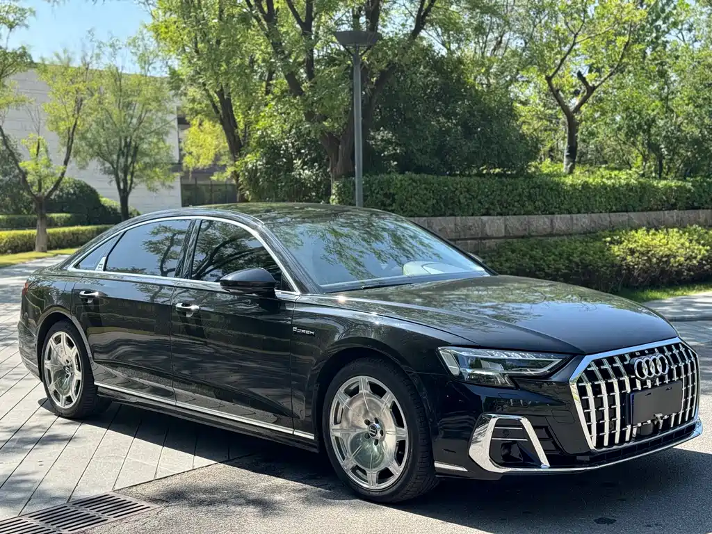 AUDI A8