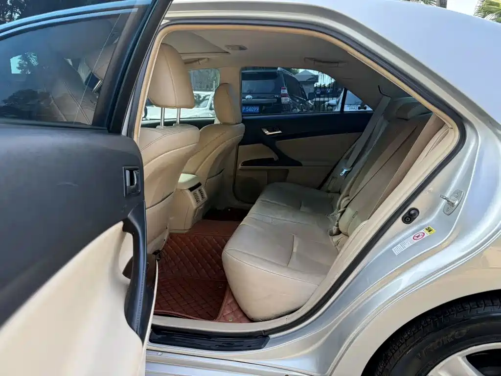 Toyota Reiz — миниатюра 5