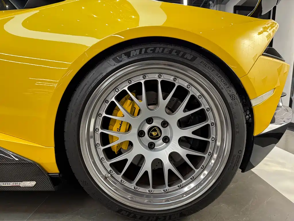 LAMBORGHINI HURACÁN