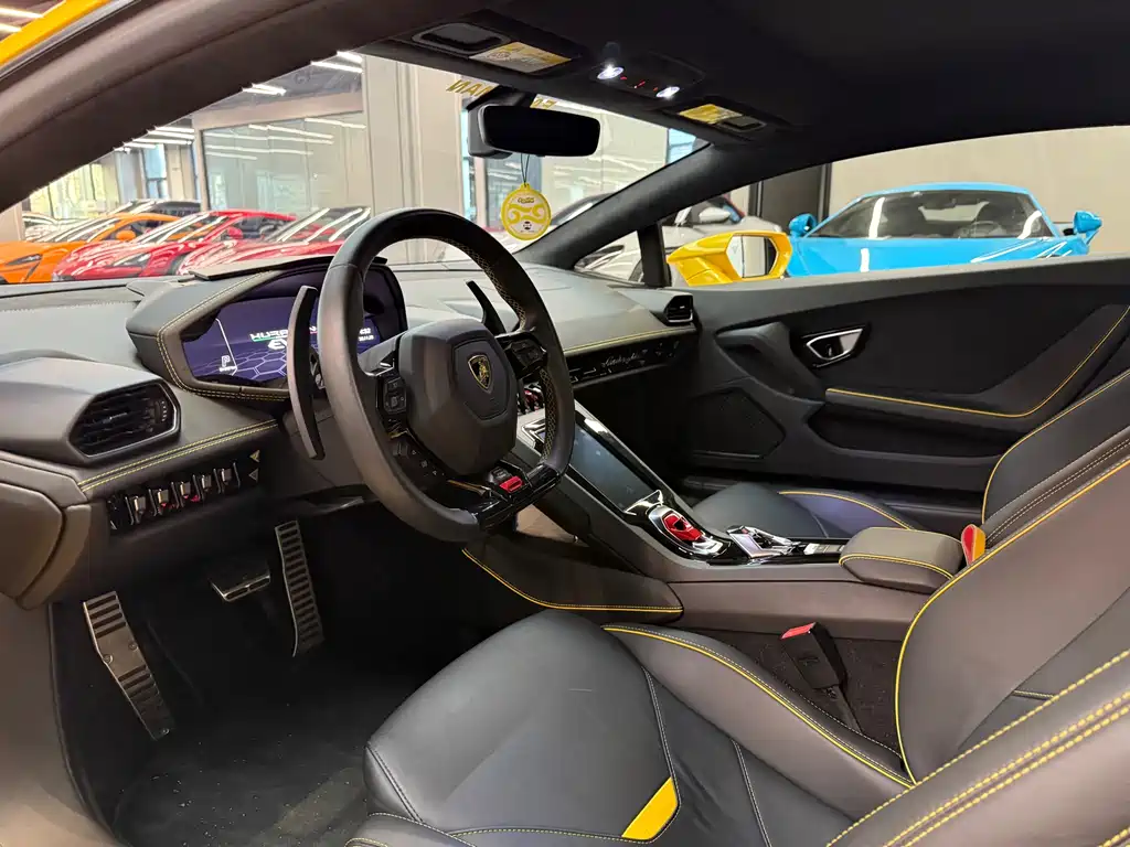 LAMBORGHINI HURACÁN