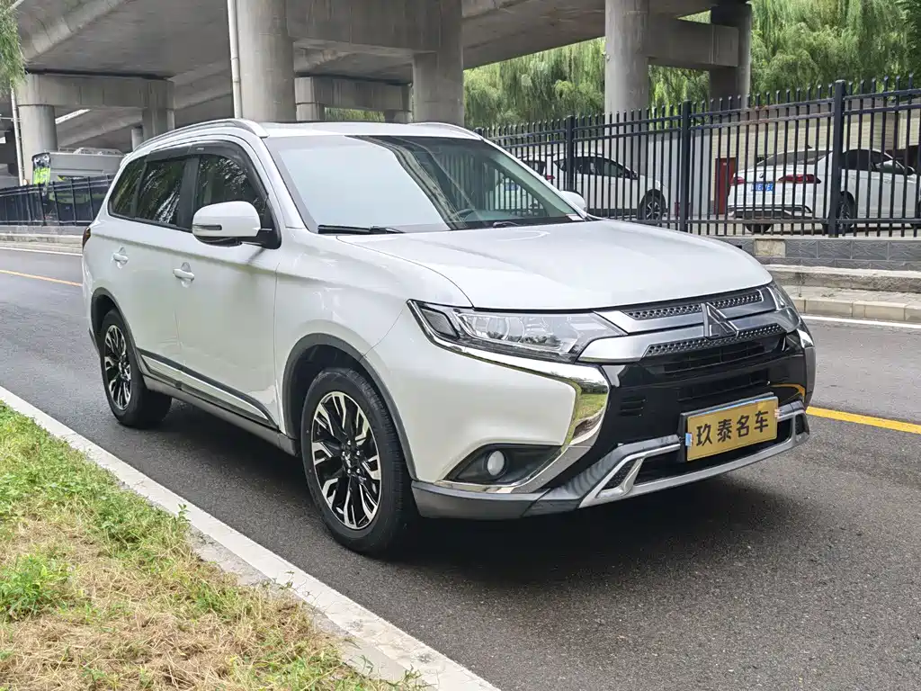 Mitsubishi Outlander — миниатюра 2