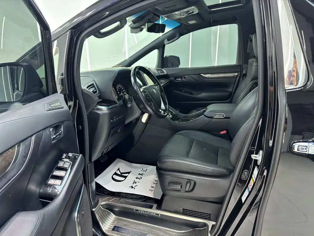 Toyota Vellfire — миниатюра 4