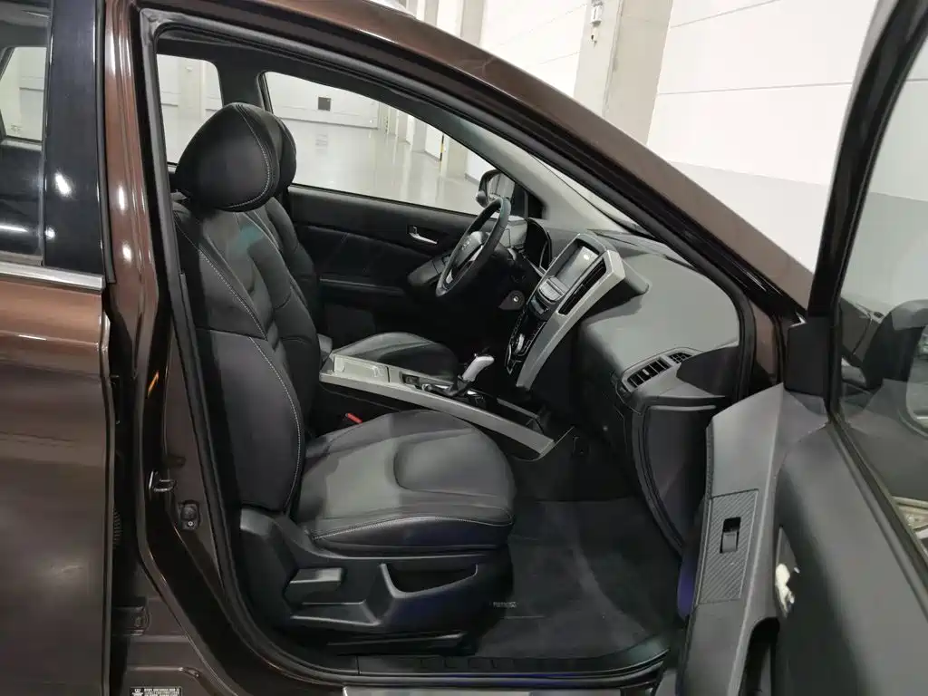 Luxgen U6 — миниатюра 23