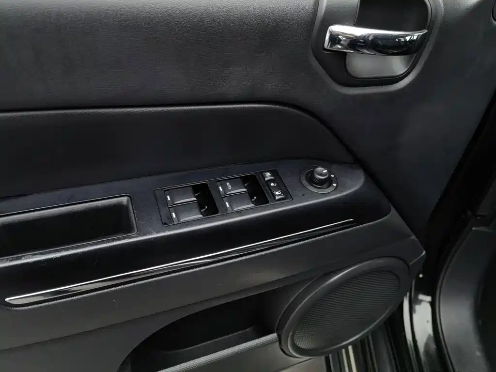 Jeep Compass (Import) — миниатюра 9
