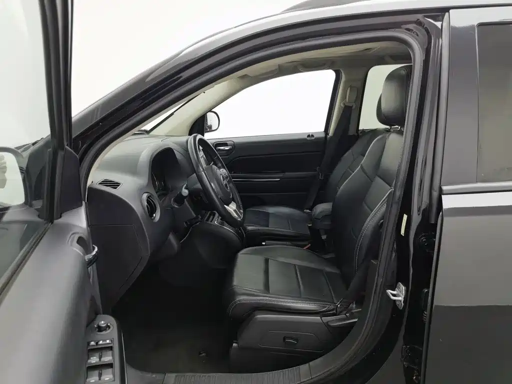 Jeep Compass (Import) — миниатюра 10