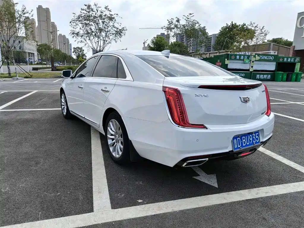 CADILLAC XTS
