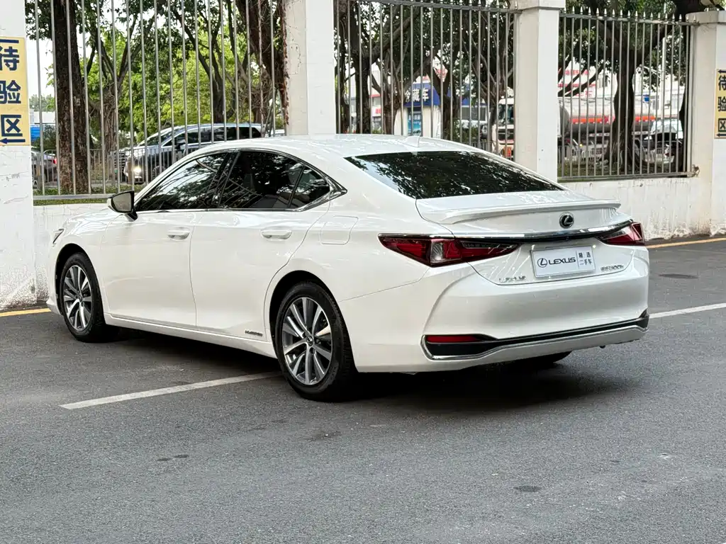 LEXUS ES