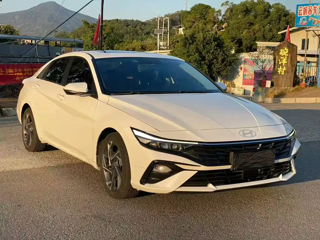 HYUNDAI ELANTRA