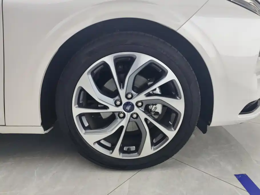 Ford Mondeo — миниатюра 6