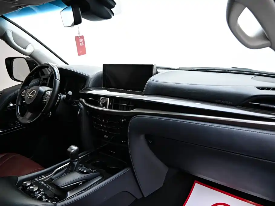 Lexus LX — миниатюра 13