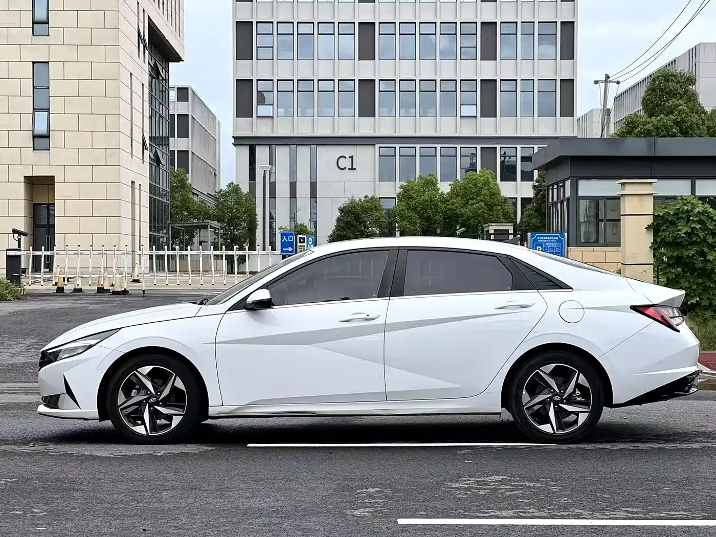 Hyundai Elantra 2021 Белый из Китая, фото 2