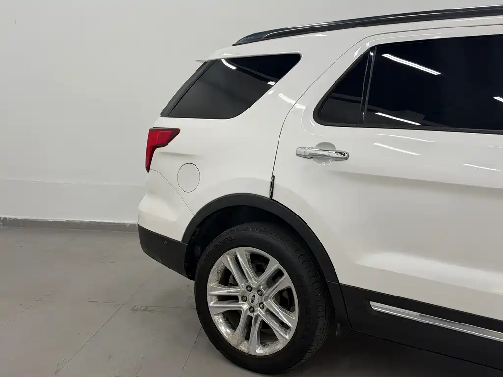 Ford Explorer (Import) — миниатюра 17
