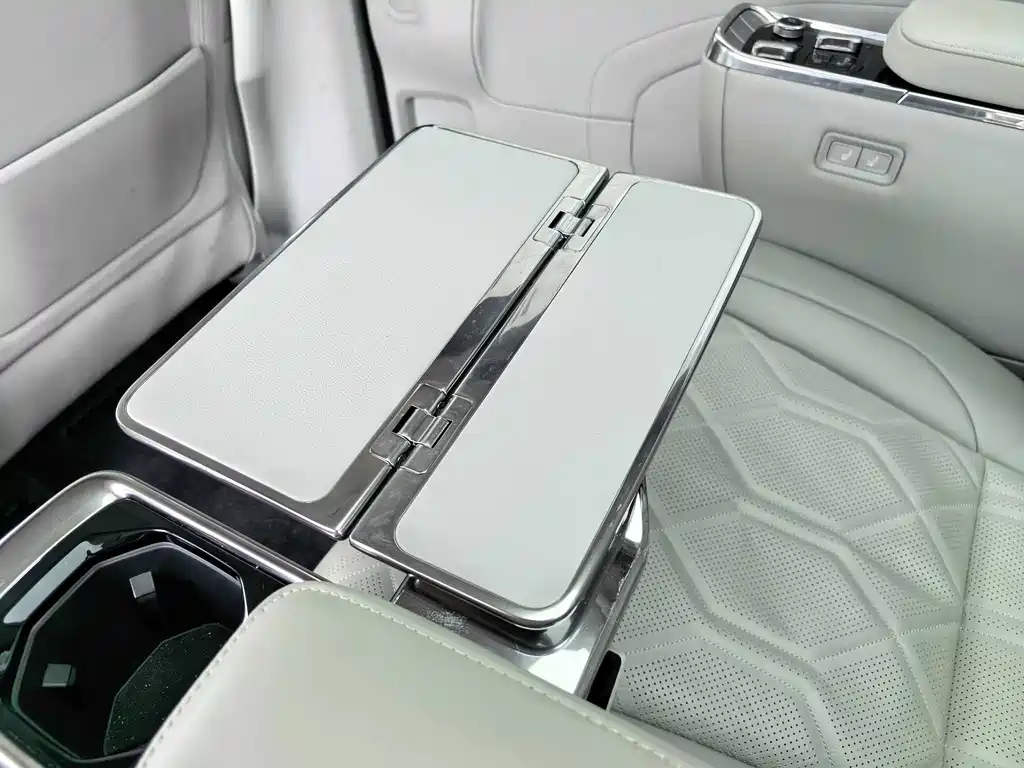 Volvo EM90 — миниатюра 11