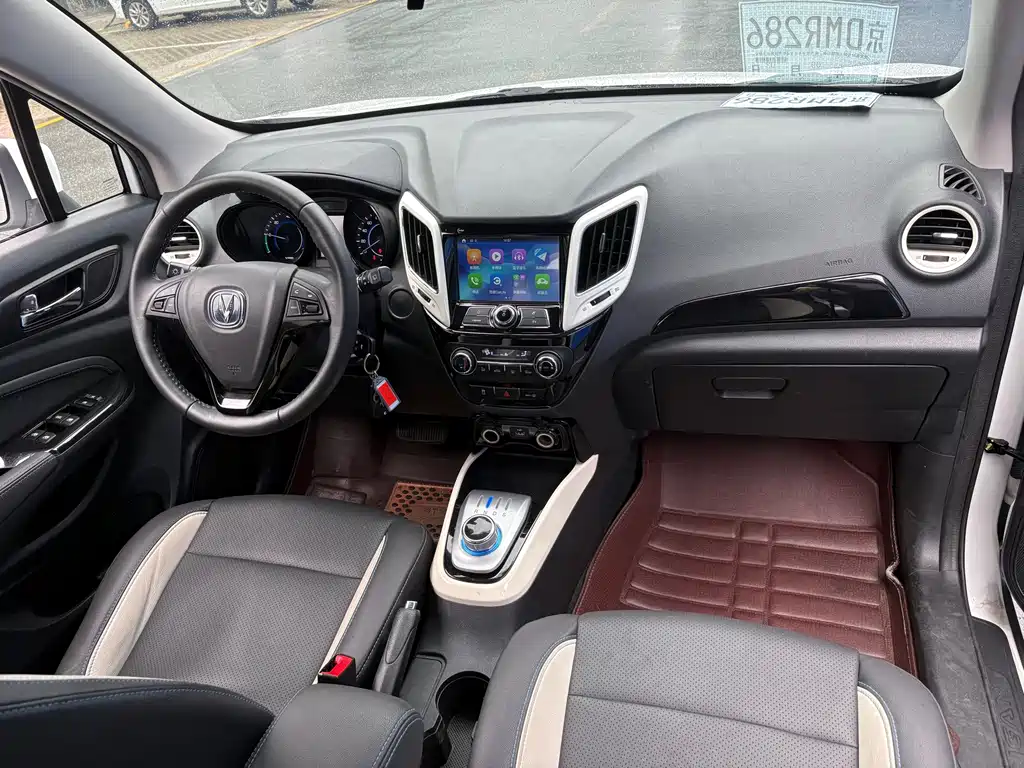 Changan CS15EV — миниатюра 6