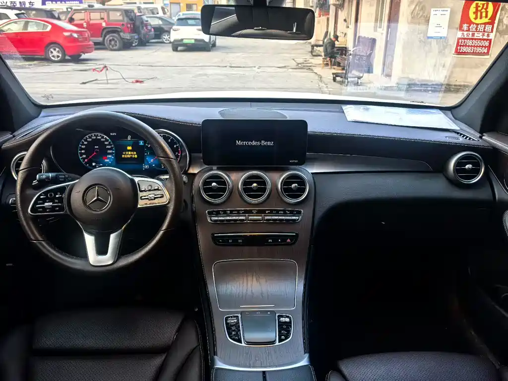MERCEDES-BENZ GLC