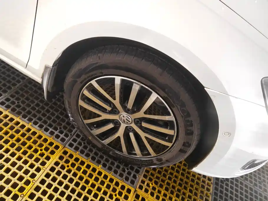 Volkswagen Golf EV — миниатюра 6