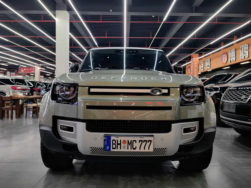 LAND ROVER DEFENDER