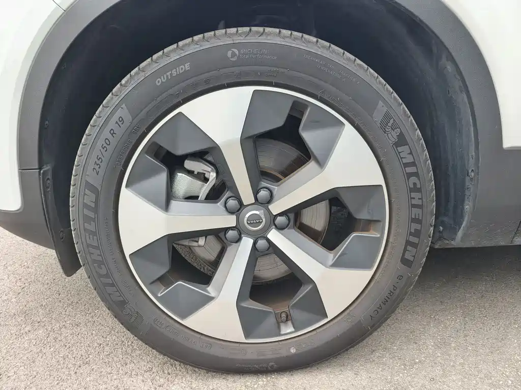 Volvo XC40 2025 B4 Luxury