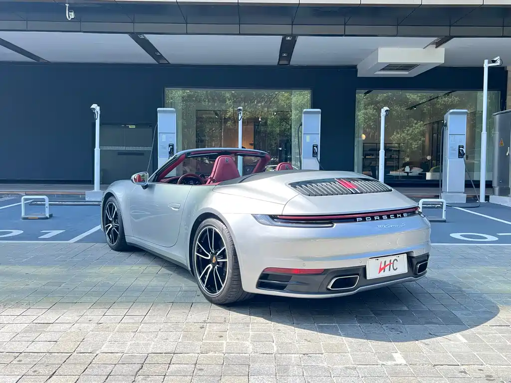 PORSCHE  911